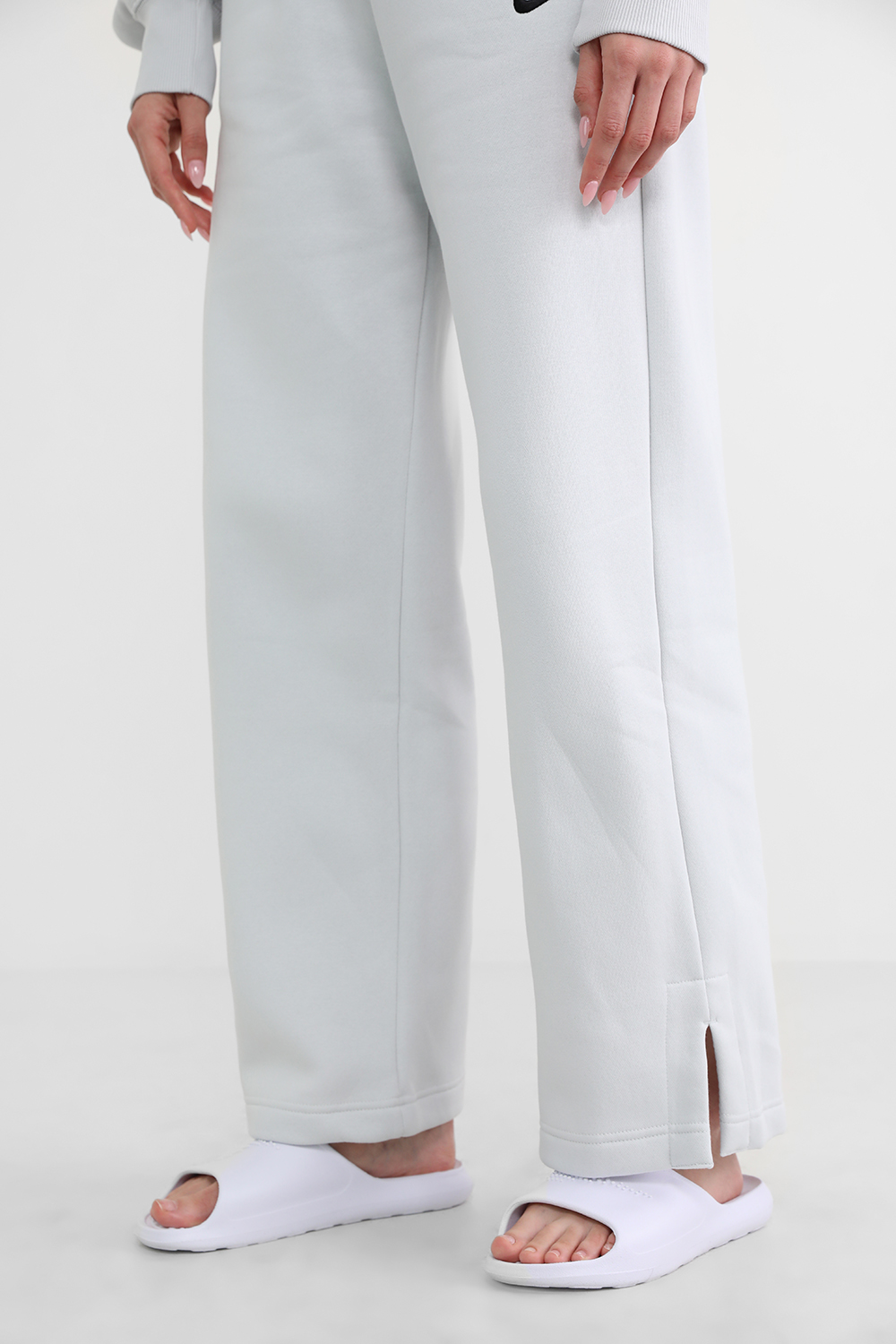 תמונת כל הלוק של כפכפי סליידס